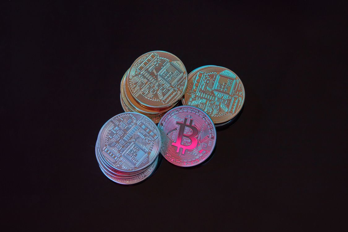 Monete Bitcoin simbolo delle criptovalute e degli exchange come Binance